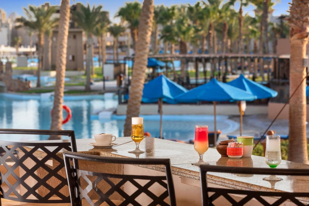 Pickalbatros Oasis Port Ghalib Hotel Exterior photo Drinks at a poolside bar