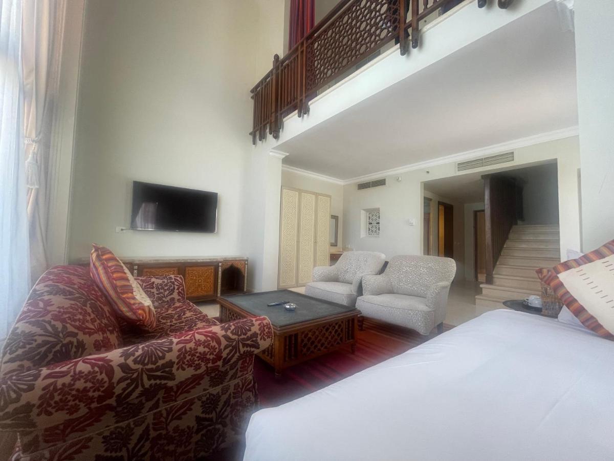 Pickalbatros Oasis Port Ghalib Hotel Exterior photo A suite at the hotel