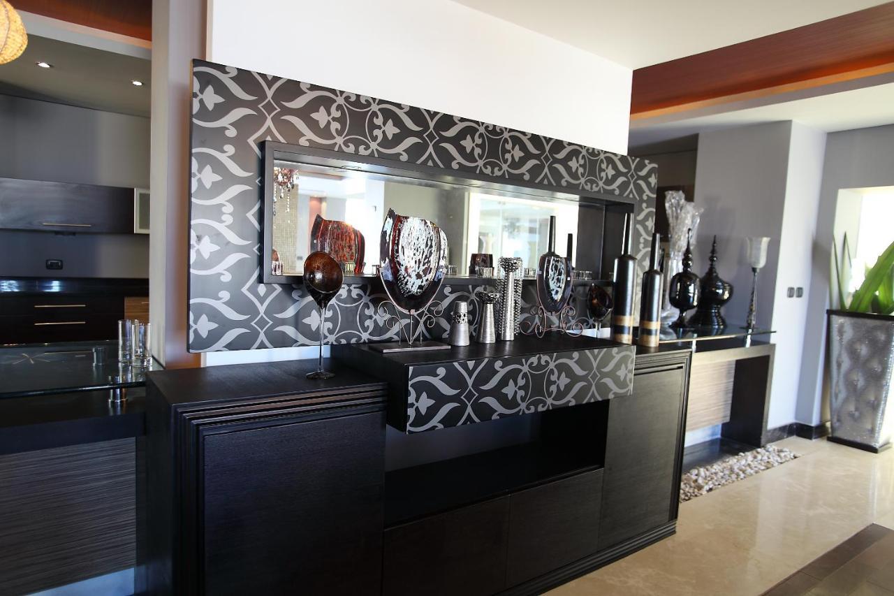Pickalbatros Oasis Port Ghalib Hotel Exterior photo A bar in a private home