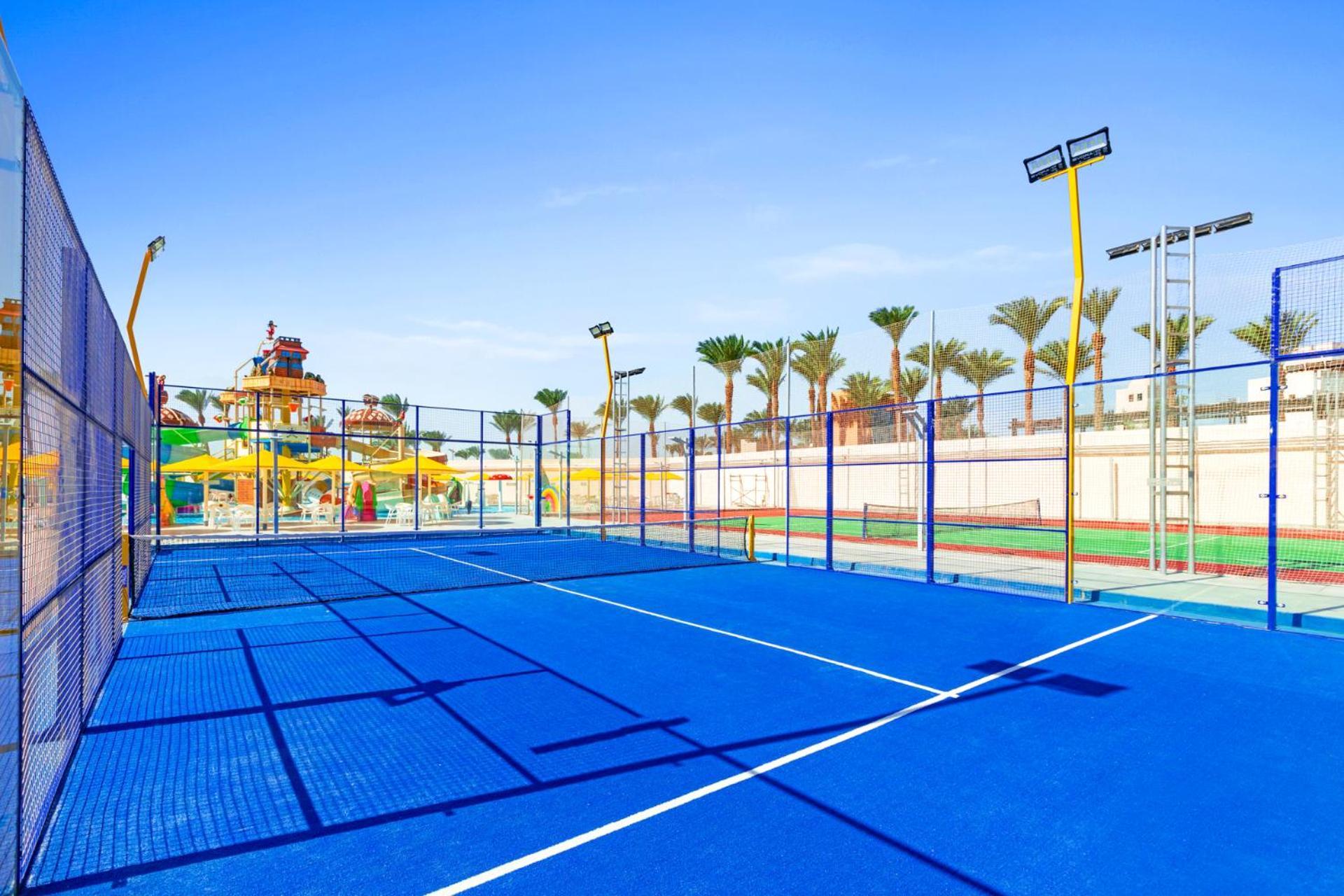 Pickalbatros Oasis Port Ghalib Hotel Exterior photo A paddle tennis court