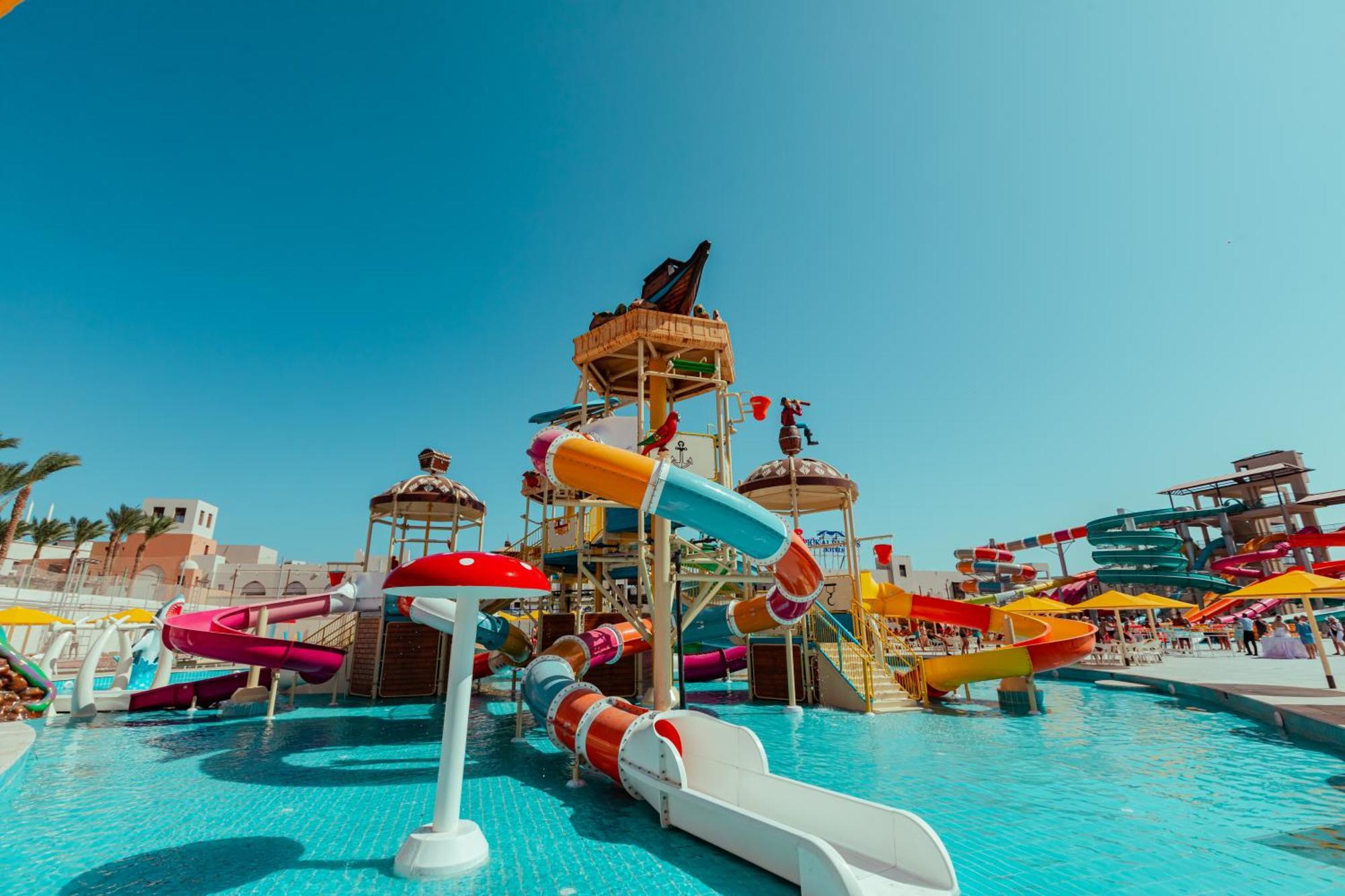 Pickalbatros Oasis Port Ghalib Hotel Exterior photo The Land of Legends Theme Park