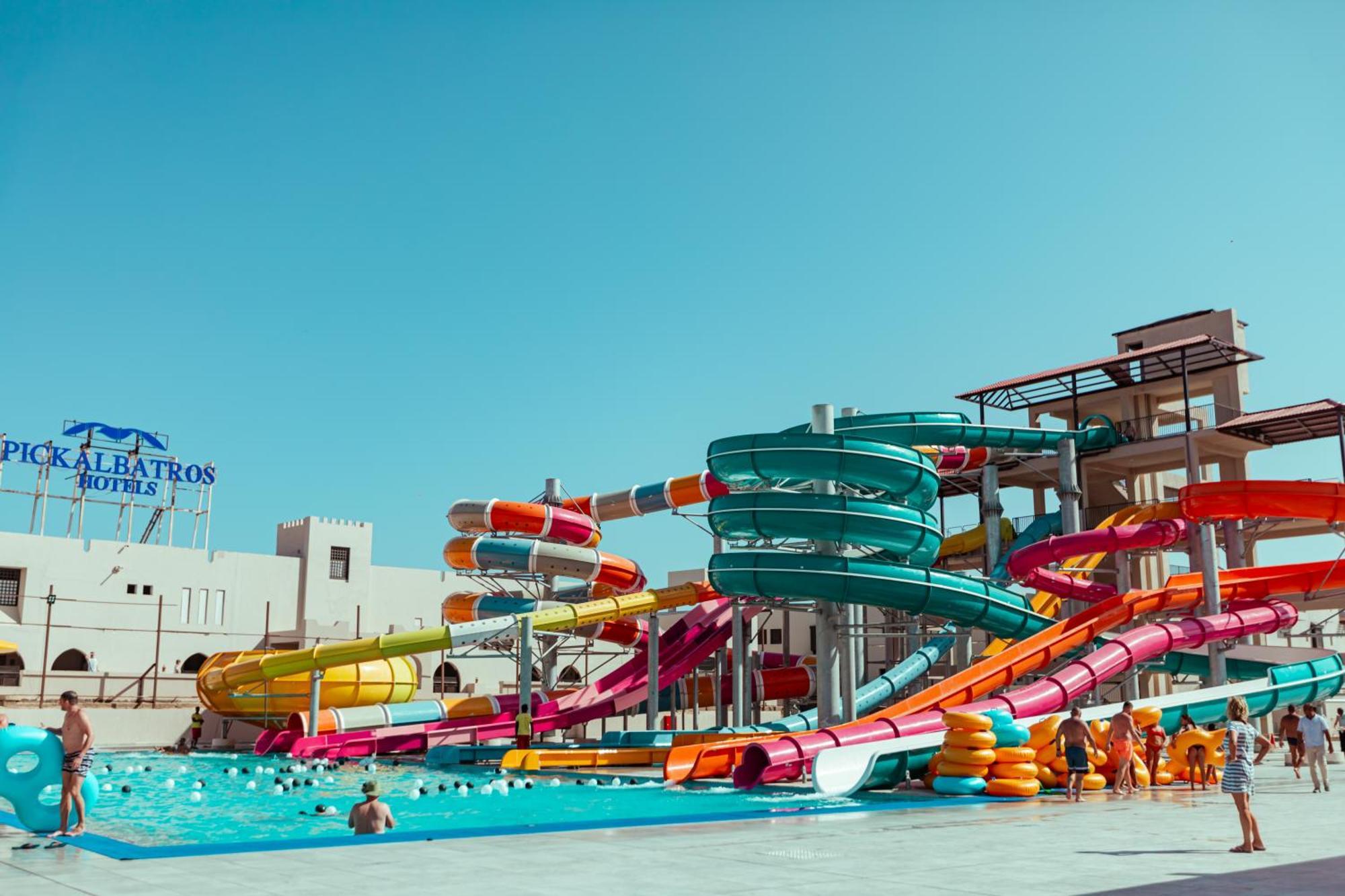 Pickalbatros Oasis Port Ghalib Hotel Exterior photo Albatros Water Park