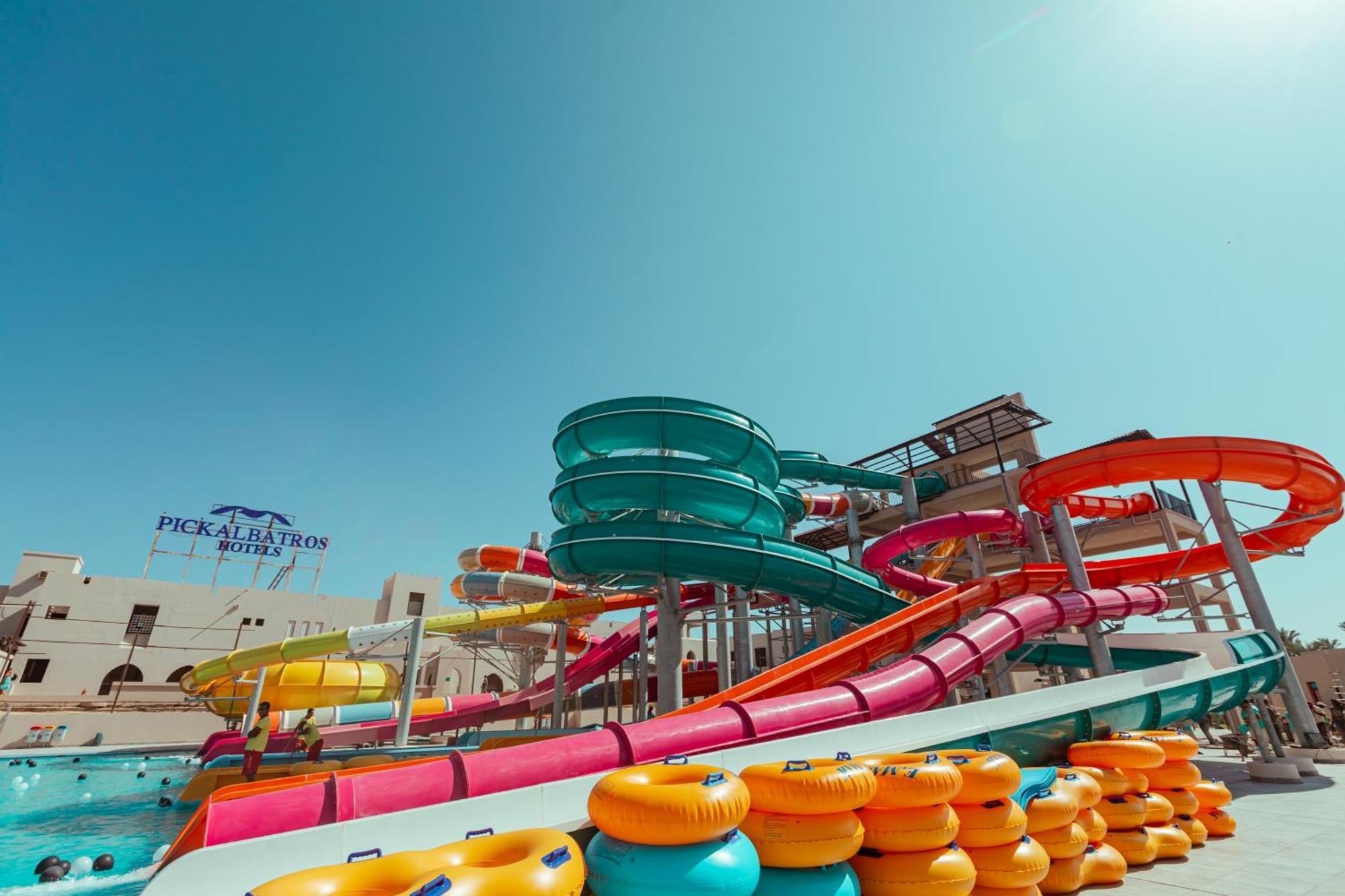 Pickalbatros Oasis Port Ghalib Hotel Exterior photo The water park