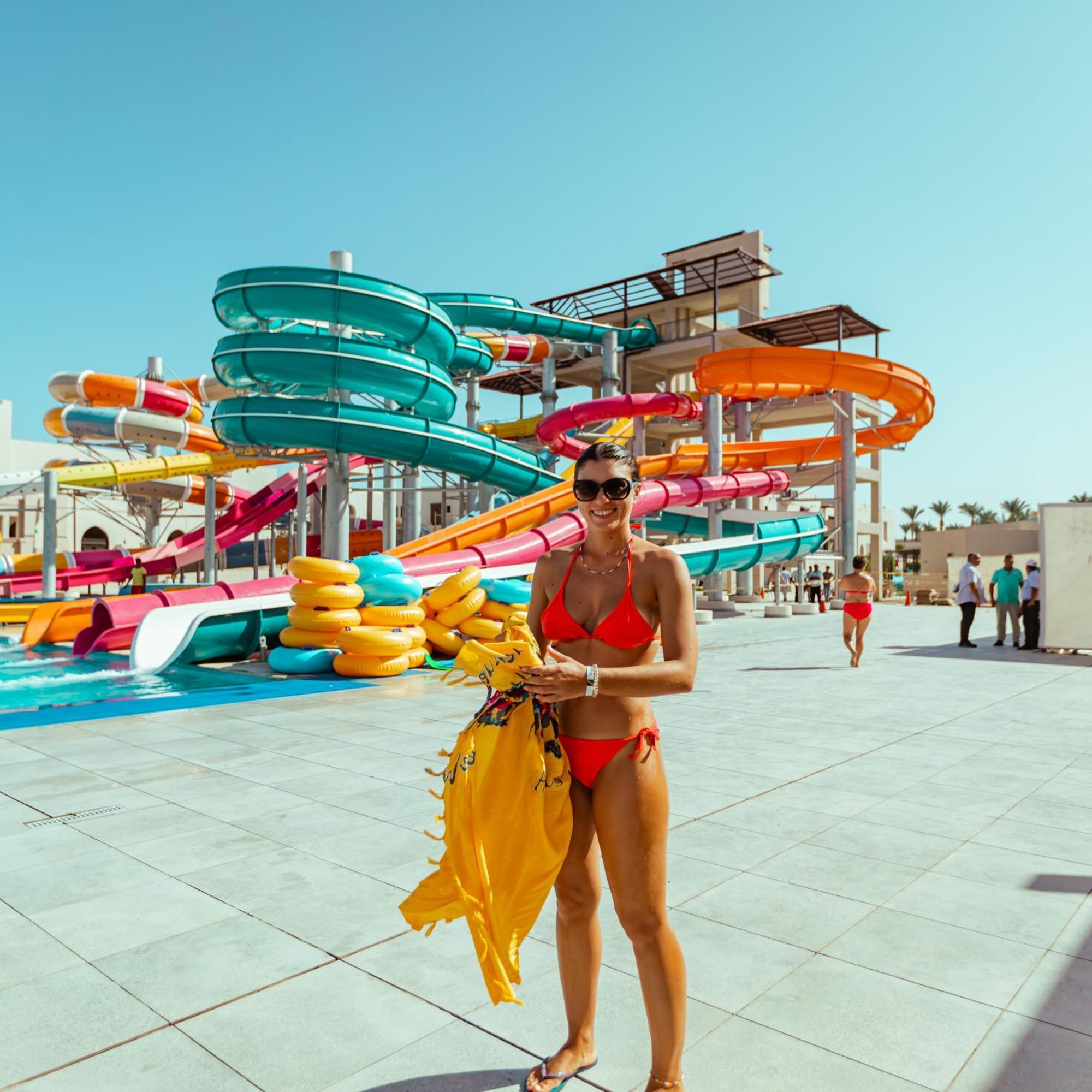 Pickalbatros Oasis Port Ghalib Hotel Exterior photo Aqua Park